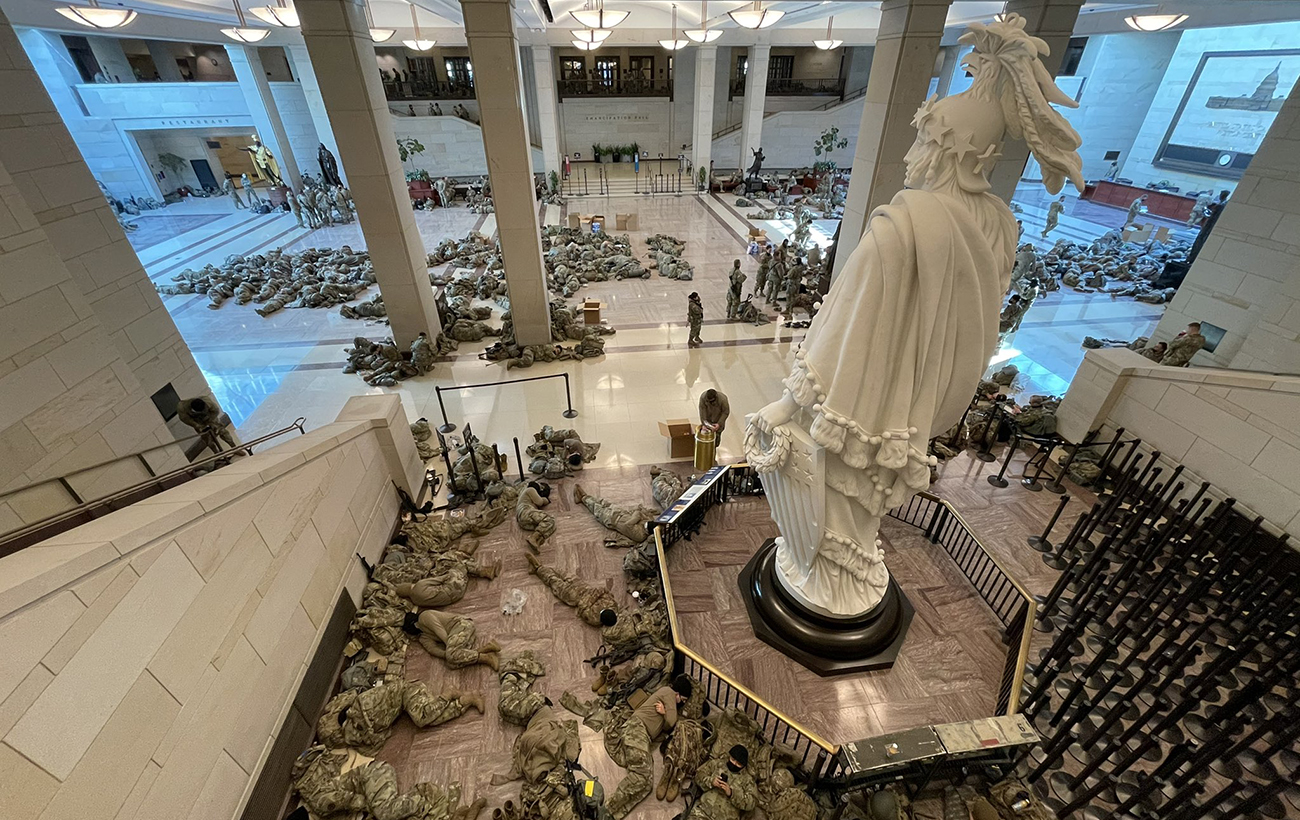 Появились фото "оккупированного" Вашингтона накануне инаугурации Байдена: такого не видели никогда